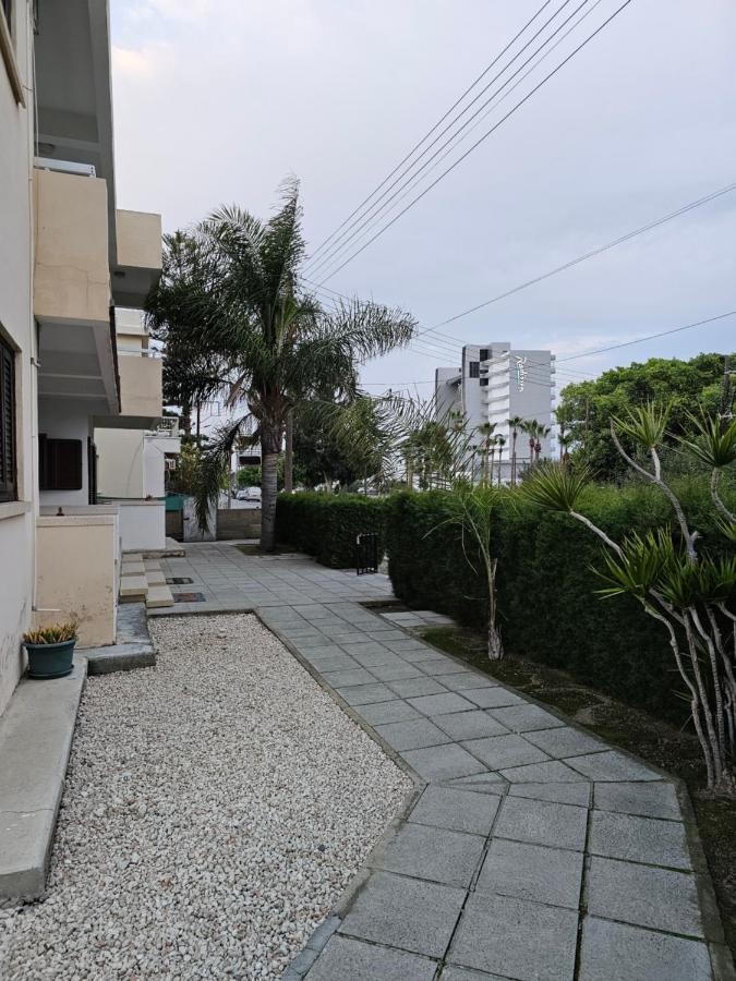 Sea Apartments Larnaka Exterior foto