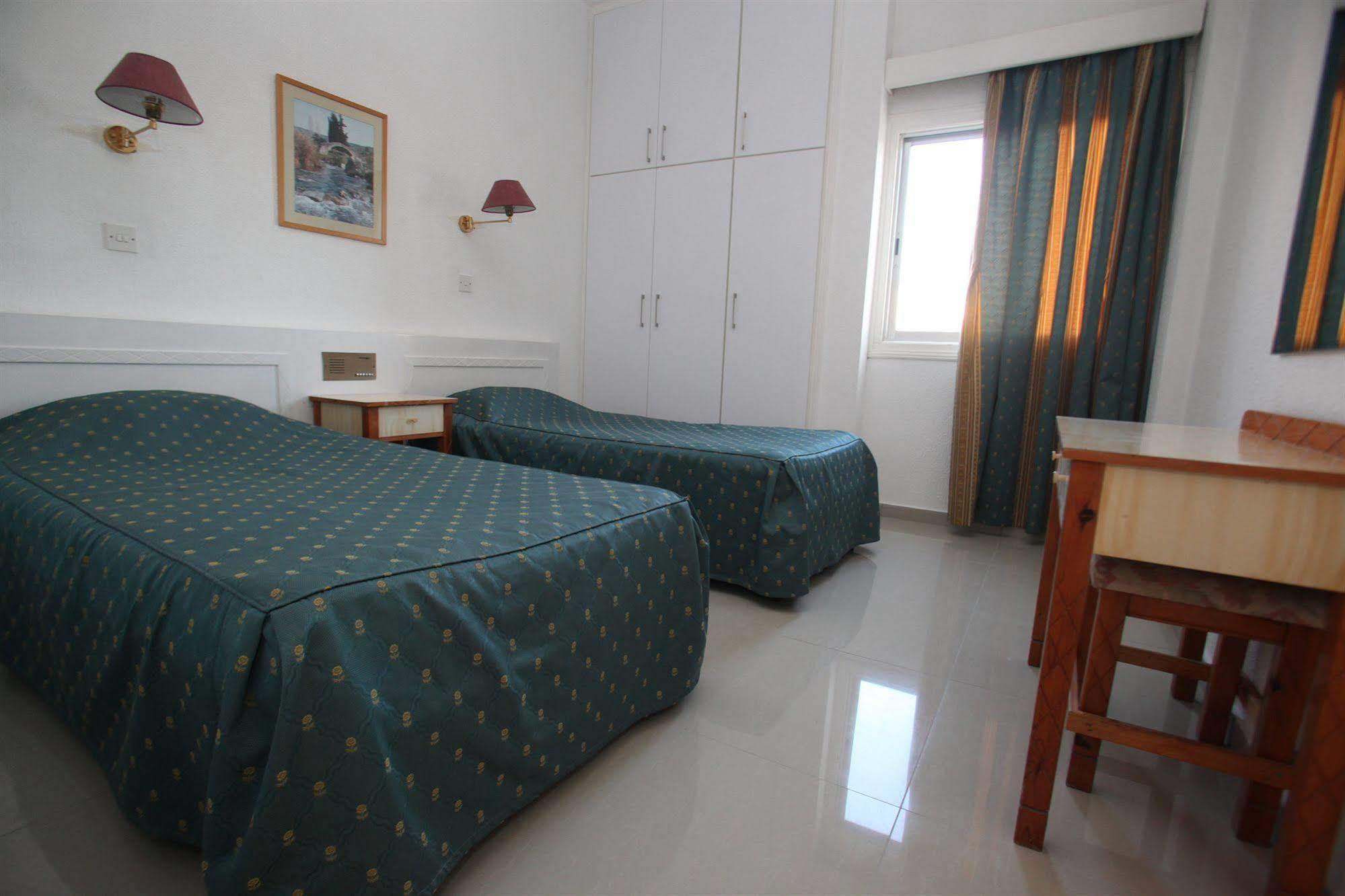 Sea Apartments Larnaka Exterior foto